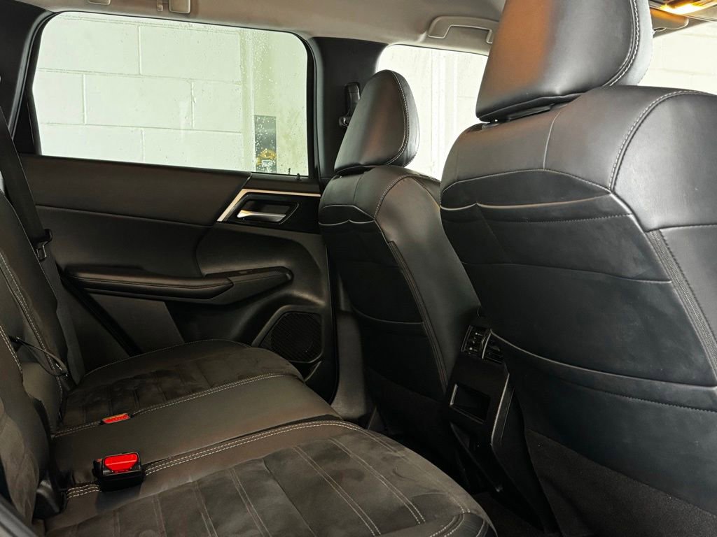 Used 2022 Mitsubishi Outlander SE FWD image 9