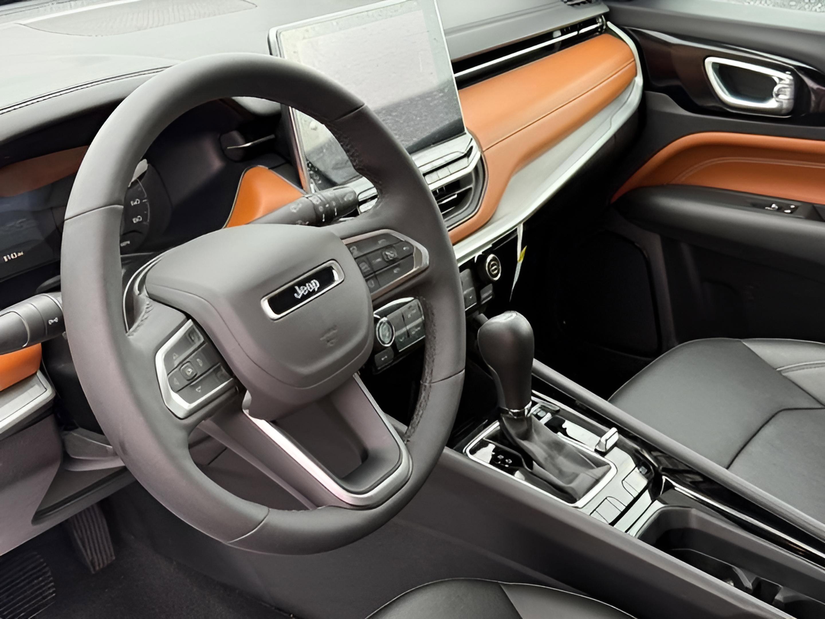 Used 2025 Jeep Compass Limited image 19