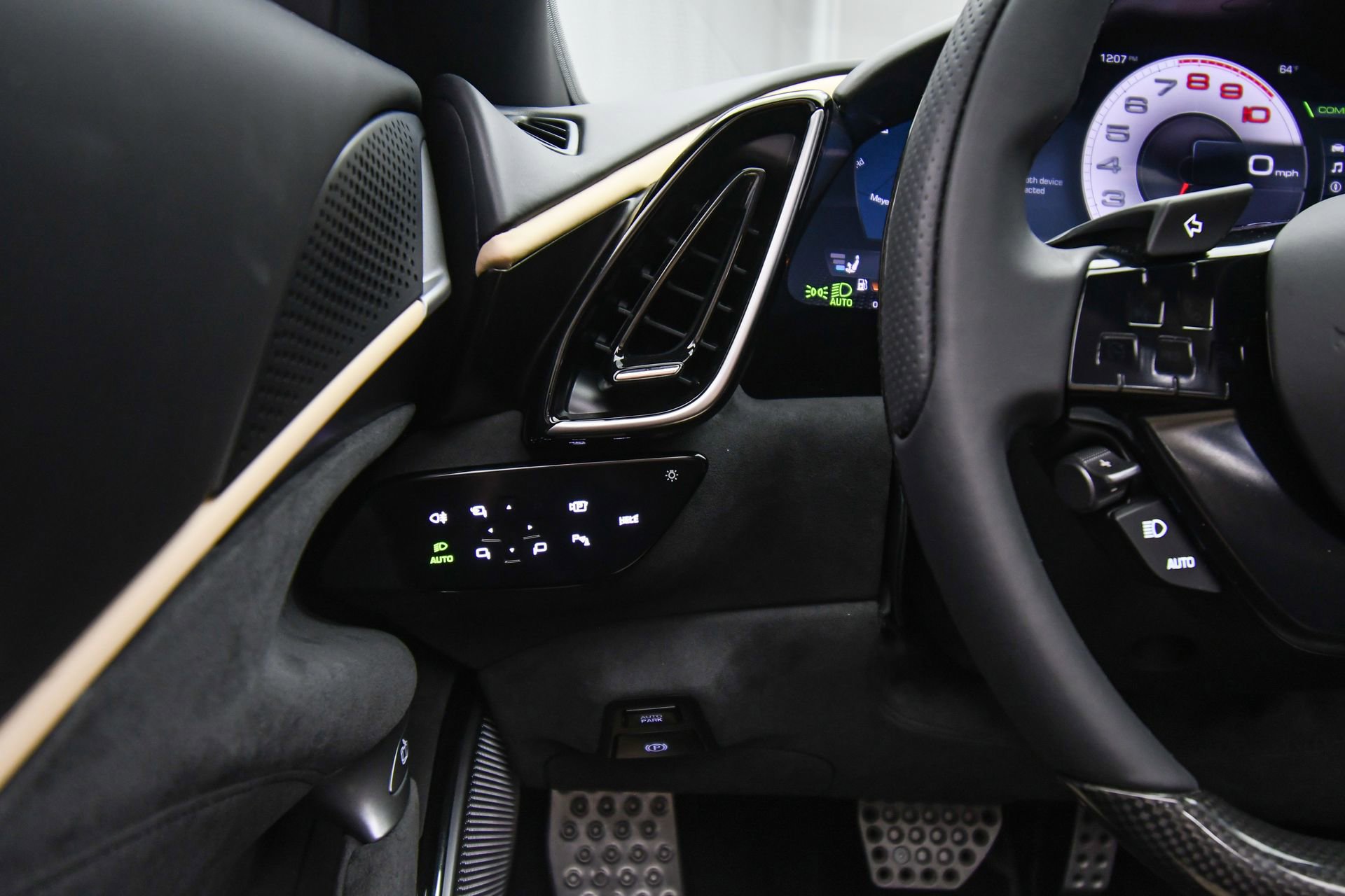 Used 2025 Ferrari Roma Spider image 39