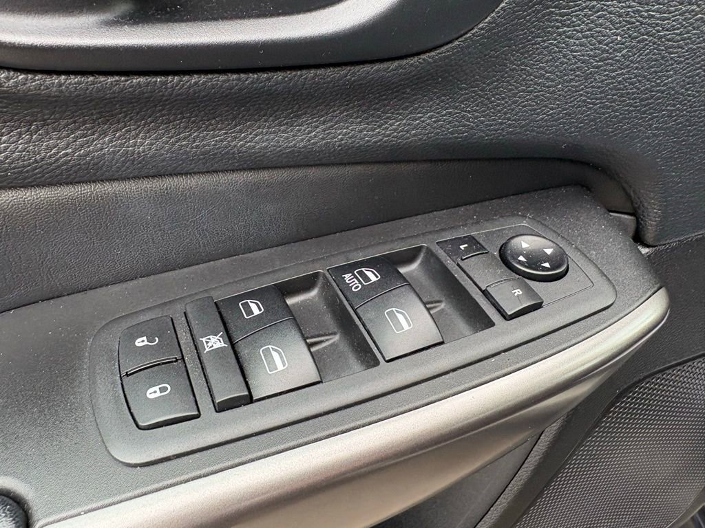 Used 2019 Jeep Cherokee Latitude w/ Popular Appearance Group image 20