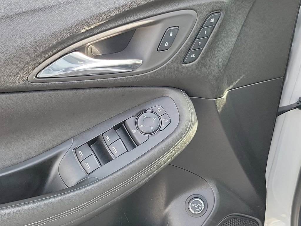 Used 2023 Buick Encore GX Essence w/ Experience Buick Package image 18