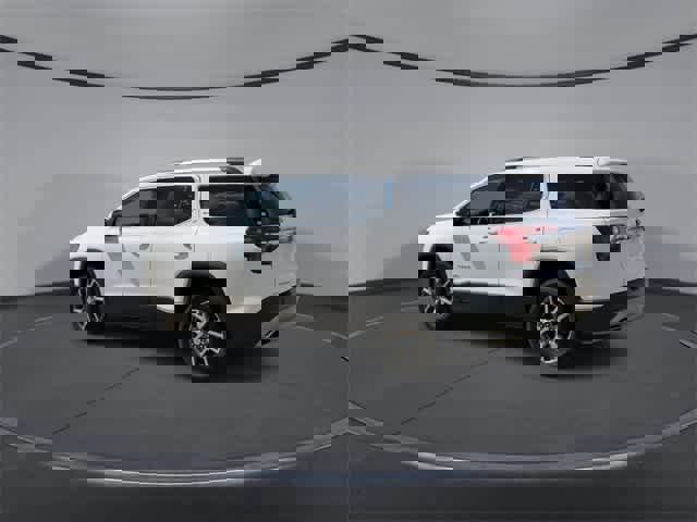 Used 2023 GMC Acadia SLT image 6