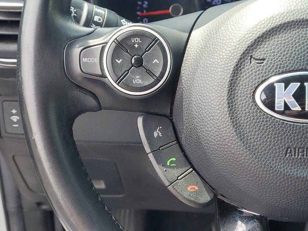 Used 2015 Kia Soul ! FWD image 9