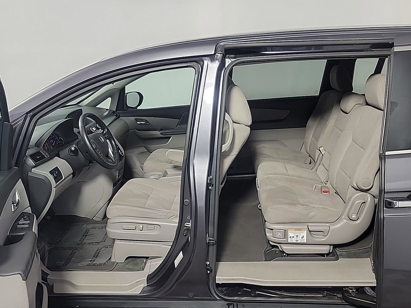 Used 2016 Honda Odyssey SE image 16
