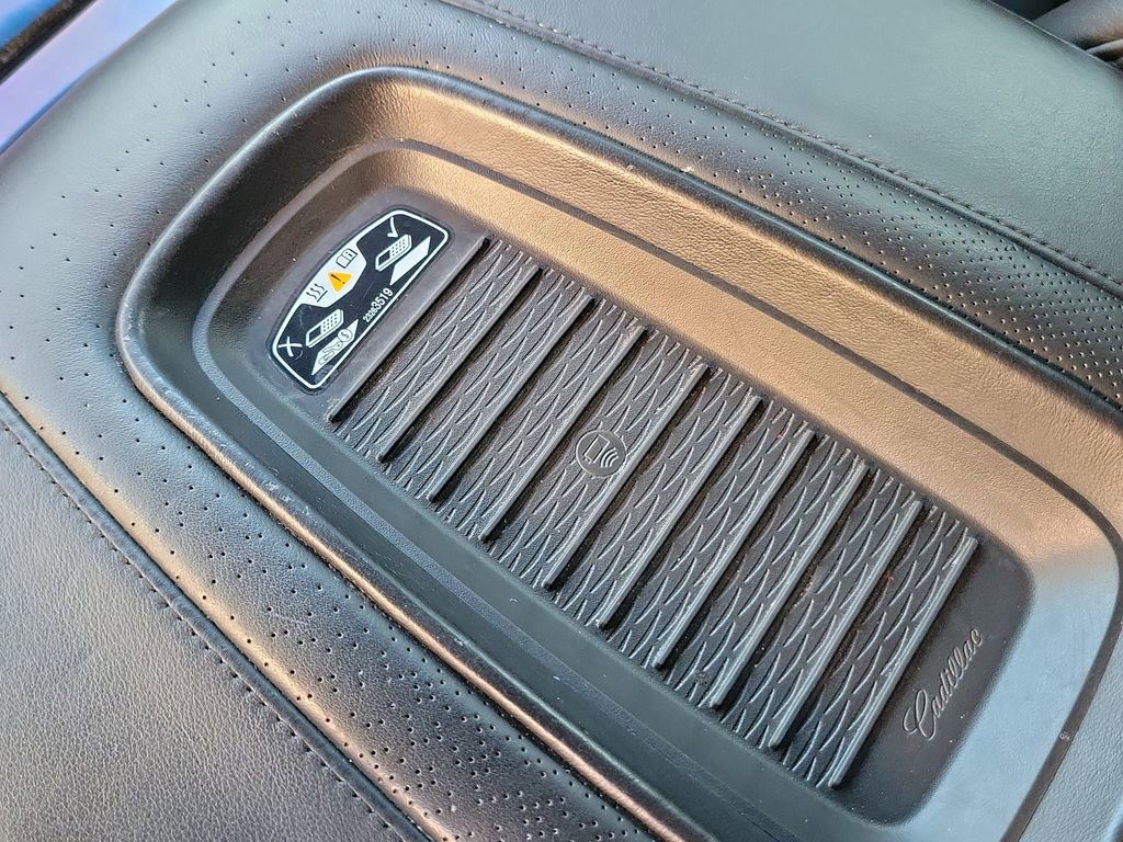 Used 2018 Cadillac Escalade Platinum image 15