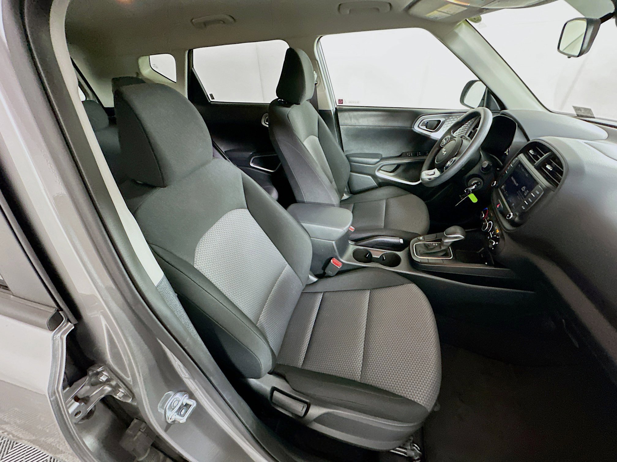 Used 2025 Kia Soul LX w/ LX Technology Package FWD image 29