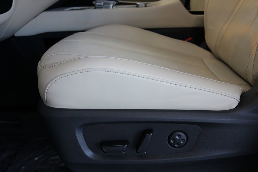 Certified 2025 INFINITI QX60 Luxe image 16