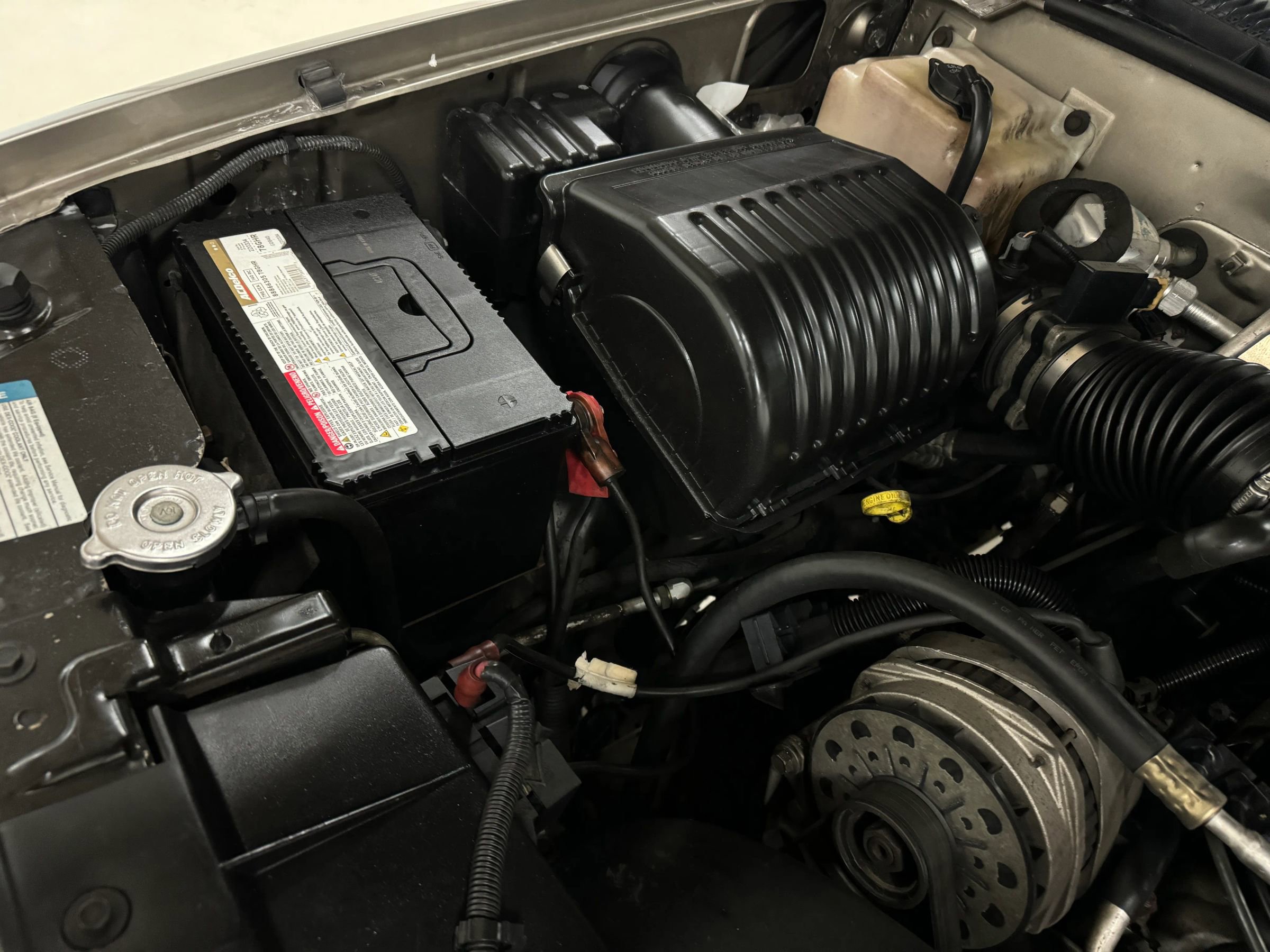 Used 2000 Chevrolet Tahoe Z71 w/ Comfort & Security Pkg AWD/4WD image 97