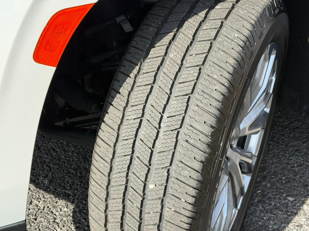 Used 2024 GMC Yukon XL Denali image 16