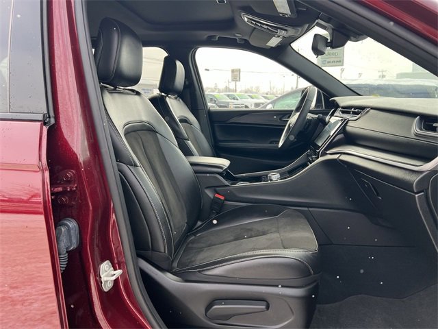 Used 2023 Jeep Grand Cherokee Altitude image 19