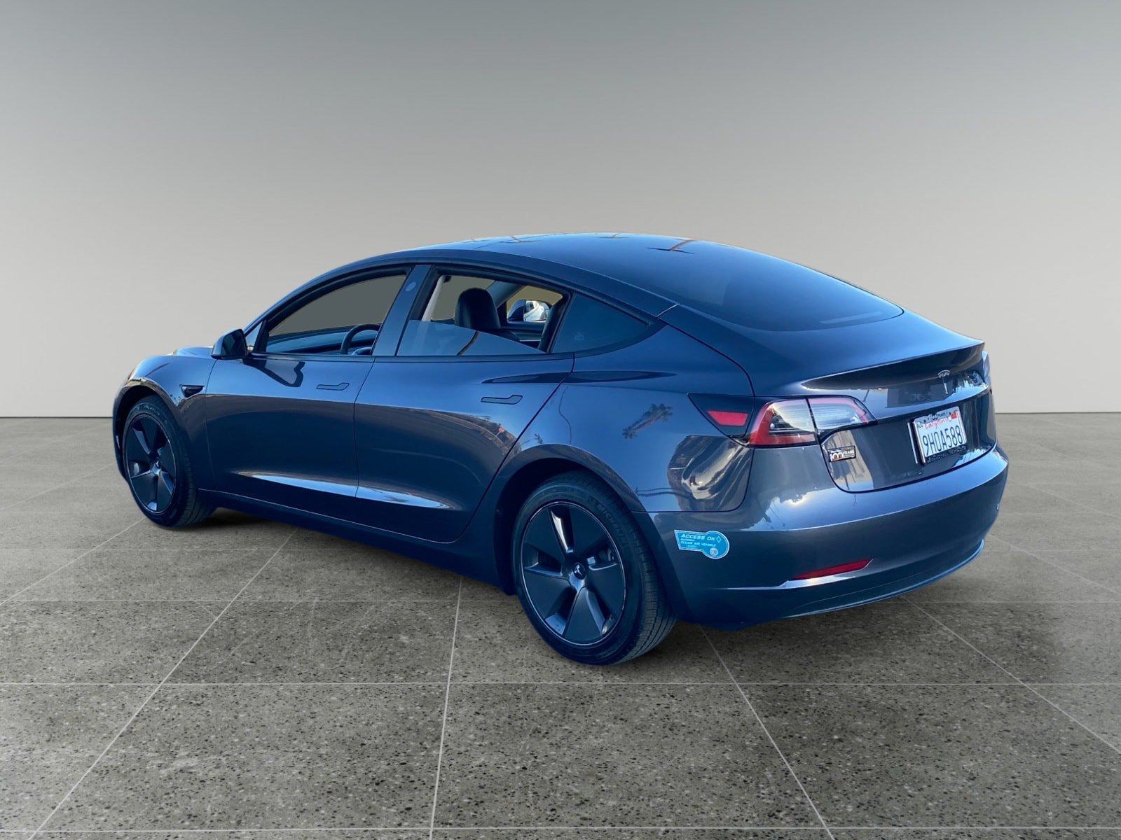 Used 2023 Tesla Model 3 Standard Range RWD image 3