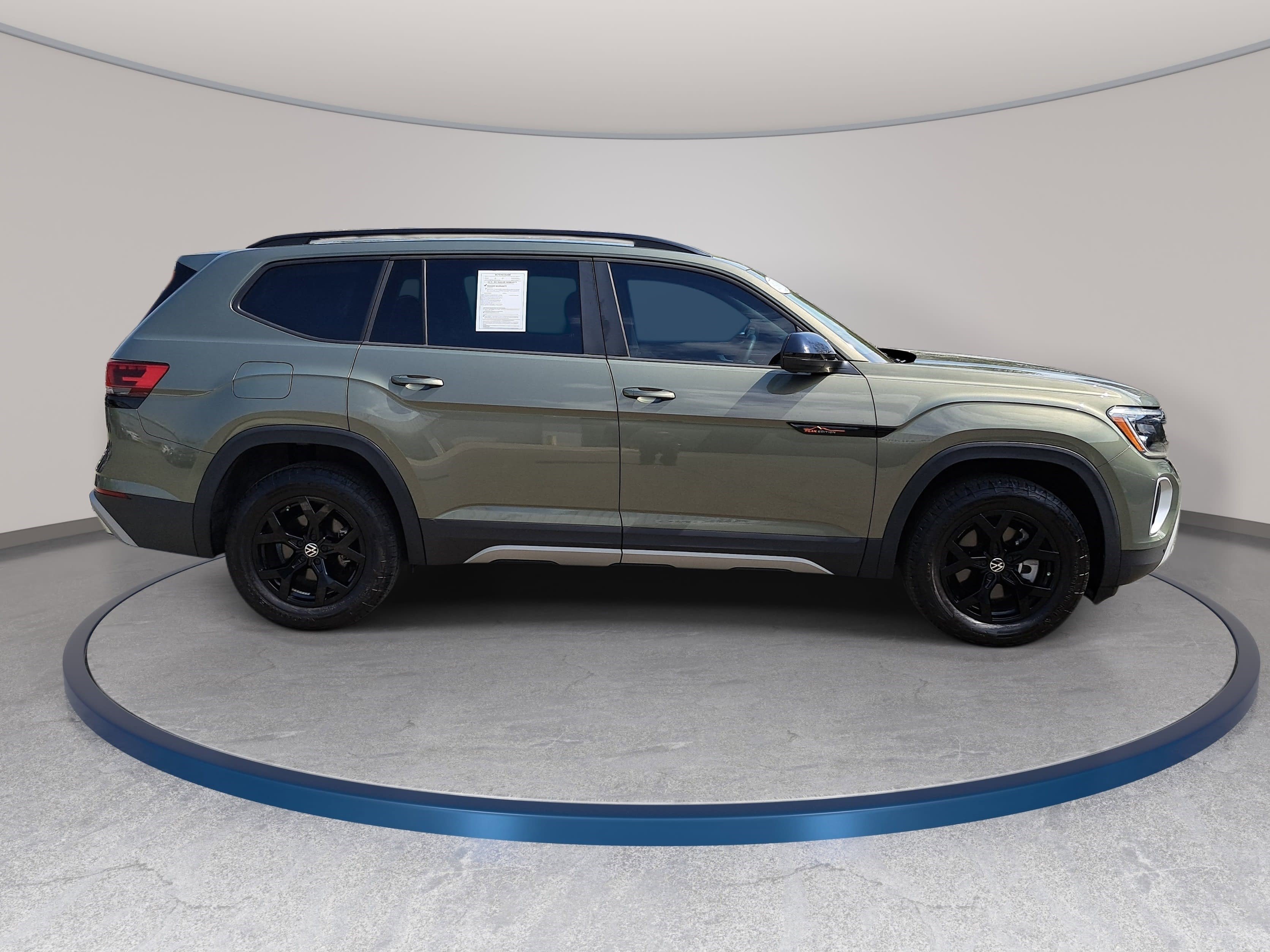 Used 2024 Volkswagen Atlas Peak Edition SE image 4