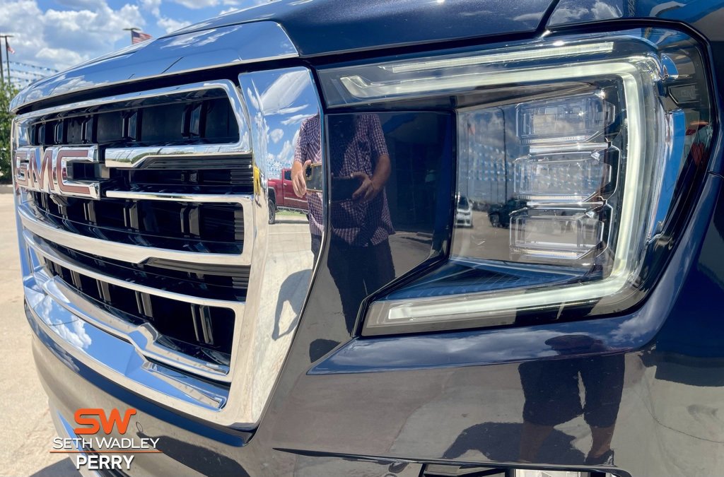 Used 2023 GMC Yukon SLT w/ SLT Luxury Package image 10
