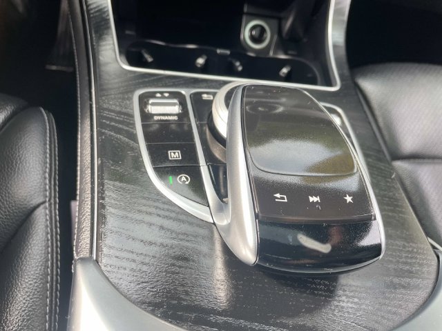 Used 2019 Mercedes-Benz GLC 300 4MATIC image 28