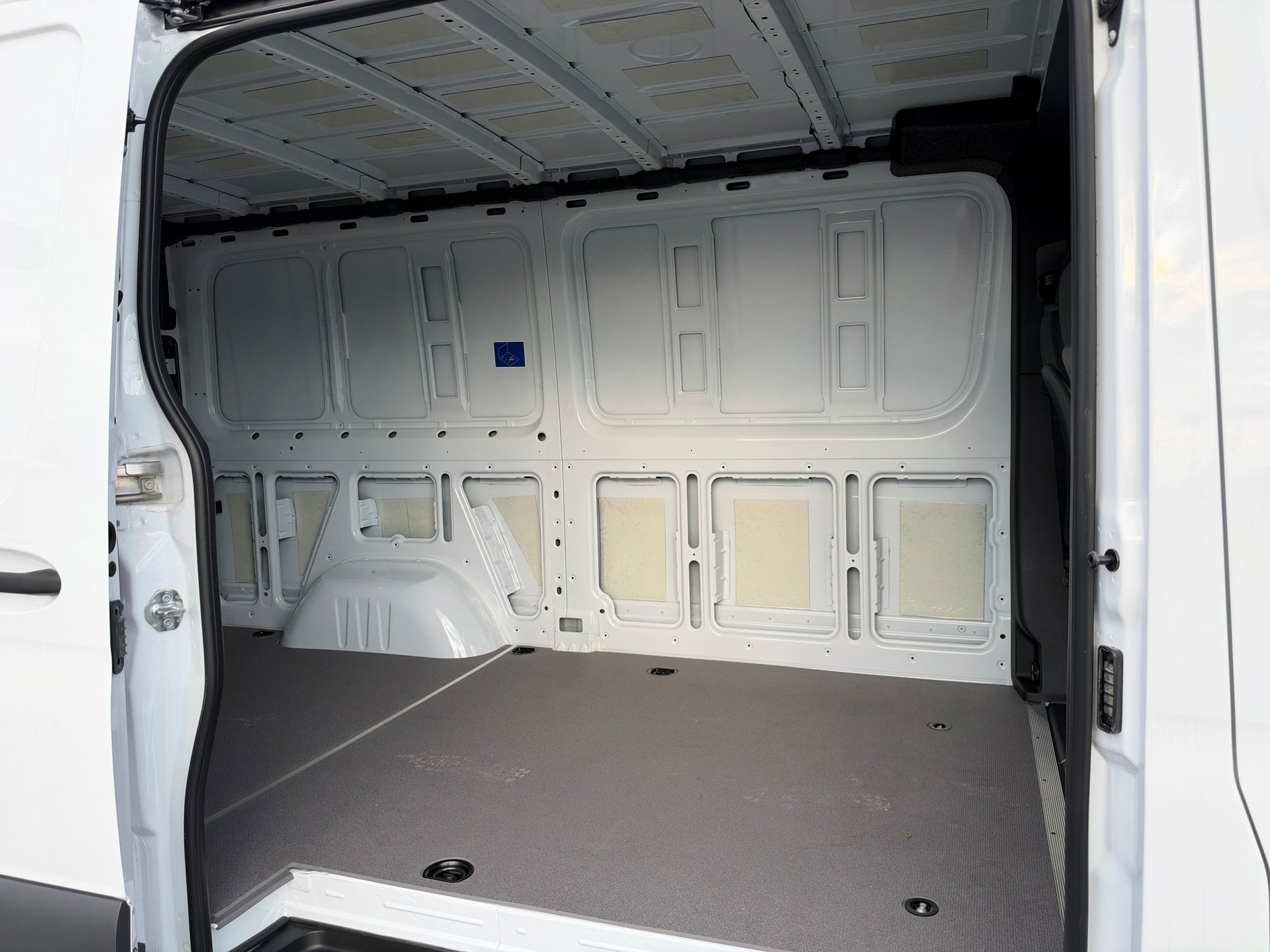Used 2025 Mercedes-Benz Sprinter 2500 image 19