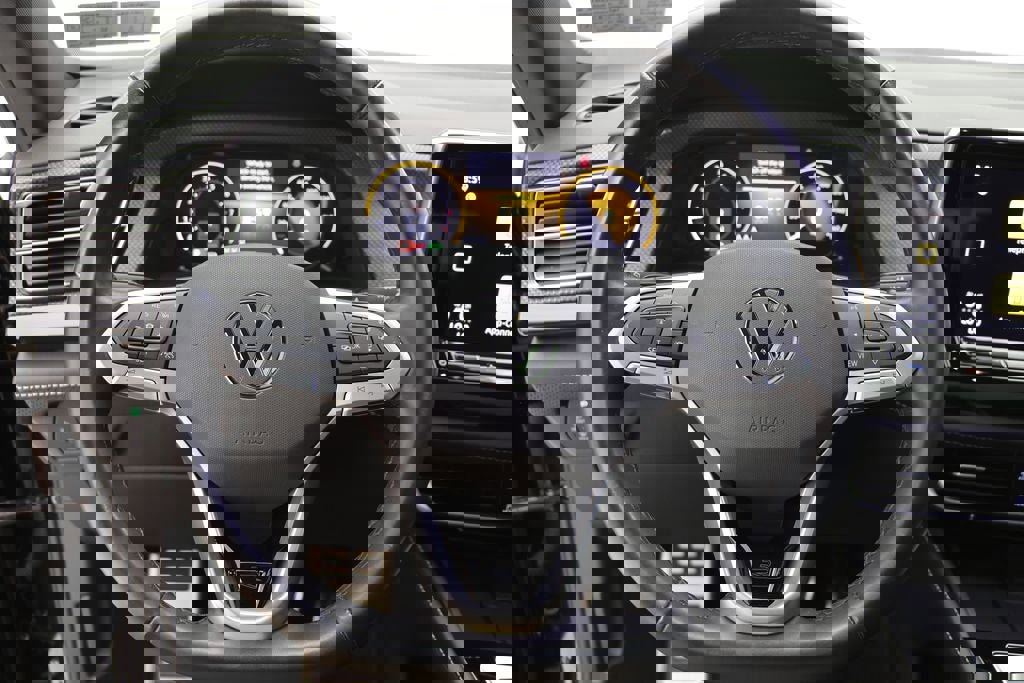 Used 2024 Volkswagen Atlas Cross Sport SEL Premium R-Line image 20