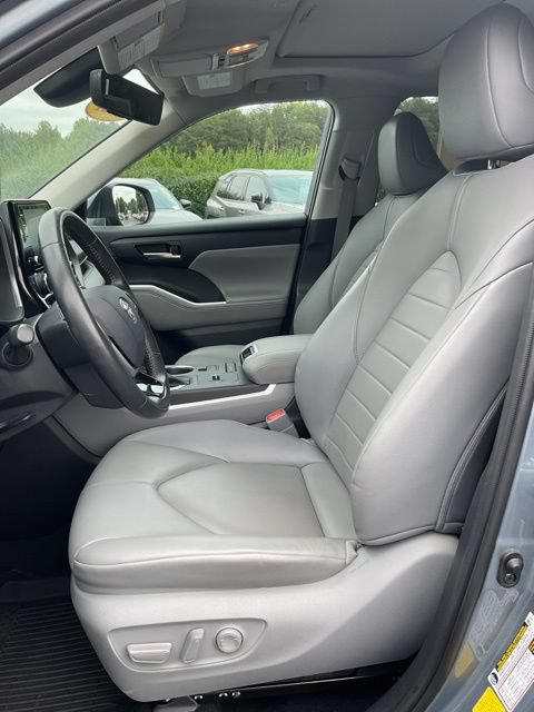 Used 2021 Toyota Highlander XLE AWD/4WD image 15