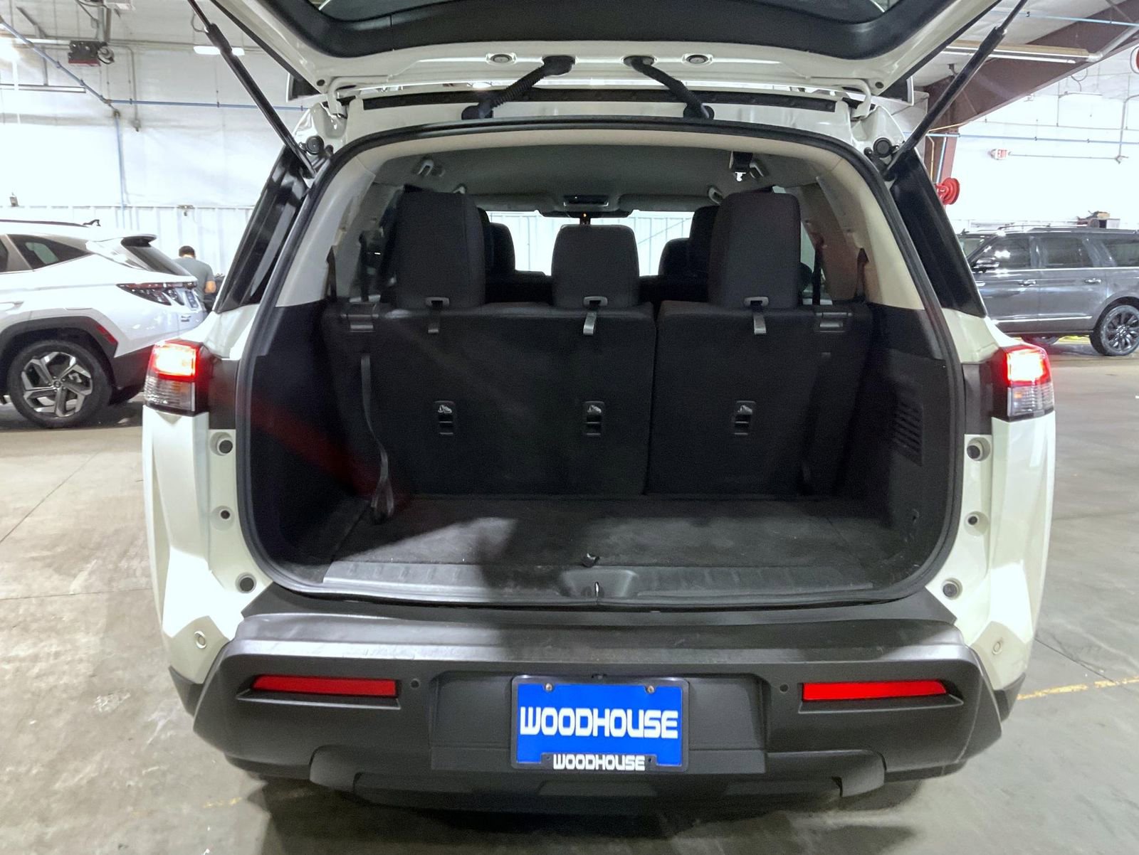 Used 2024 Nissan Pathfinder SV w/ Lighting Package (N92) image 9