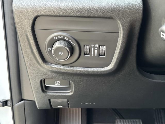 New 2025 Jeep Grand Cherokee L Limited w/ Luxury Tech Group II RWD image 21