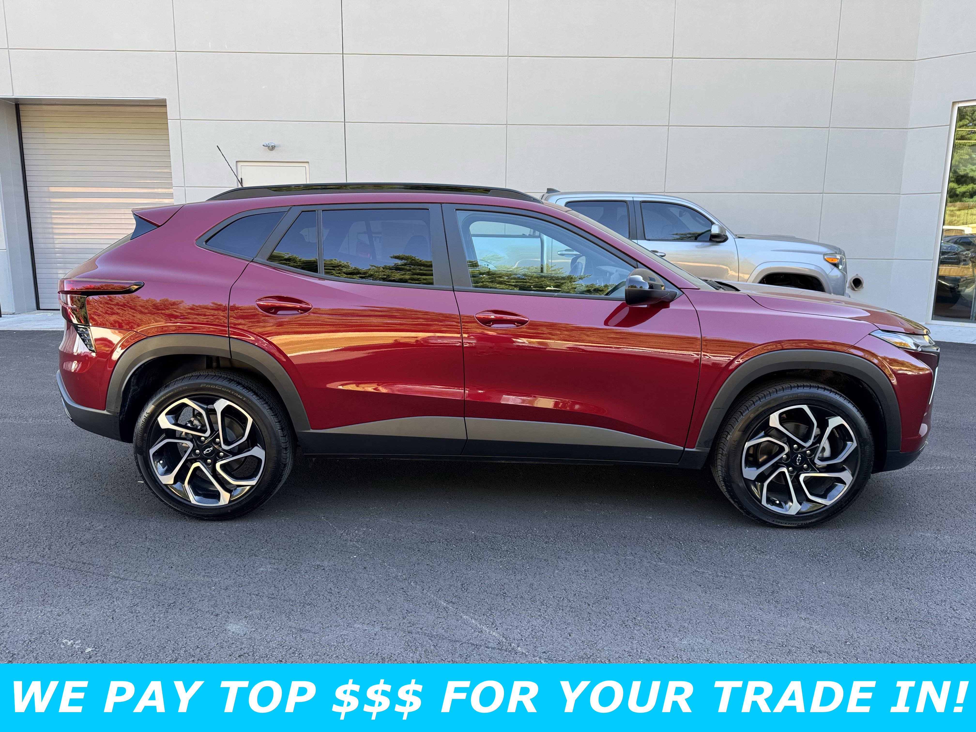 Used 2025 Chevrolet Trax RS w/ Driver Confidence Package image 2