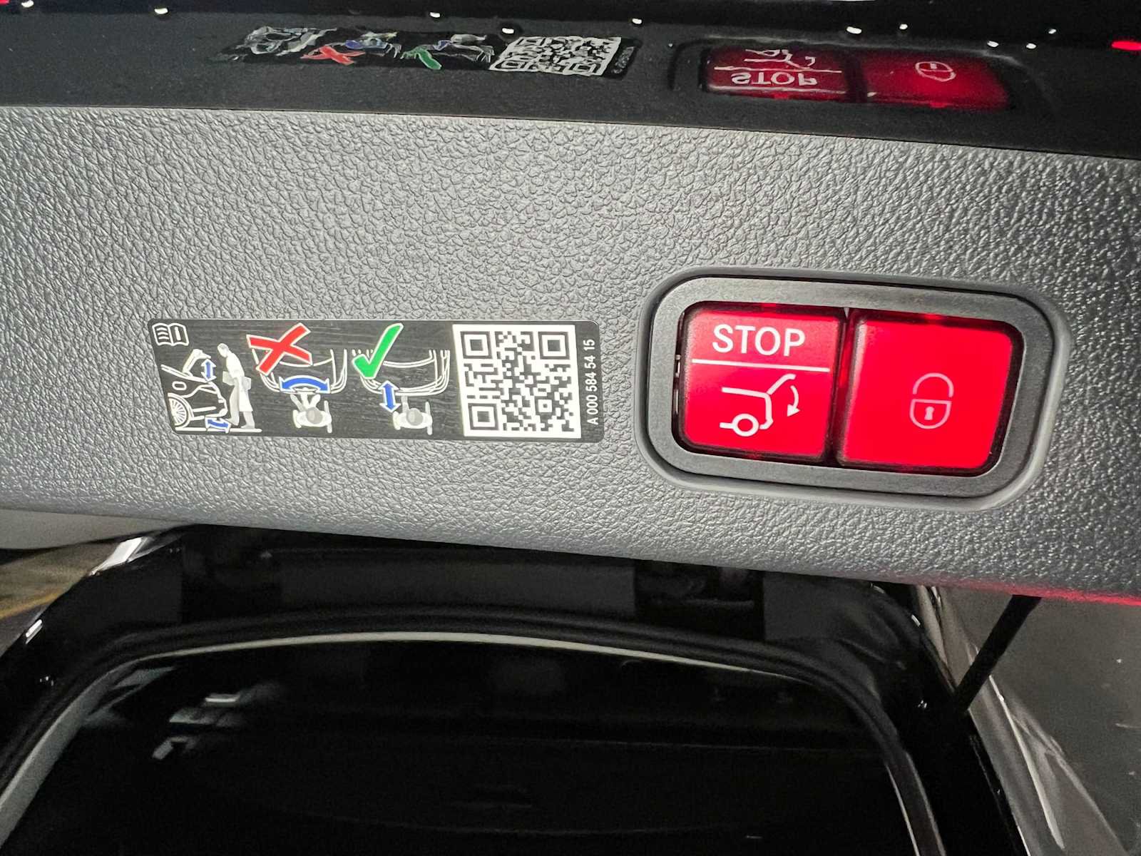 Used 2025 Mercedes-Benz GLC 350e 4MATIC image 17