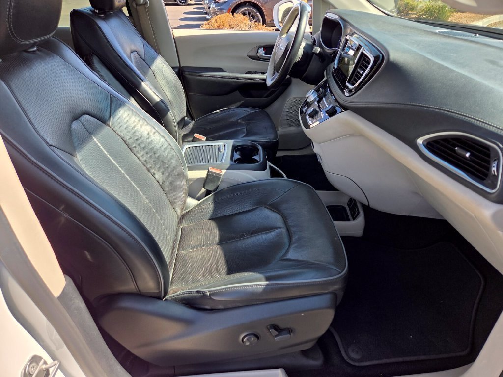 Used 2019 Chrysler Pacifica Limited FWD image 21