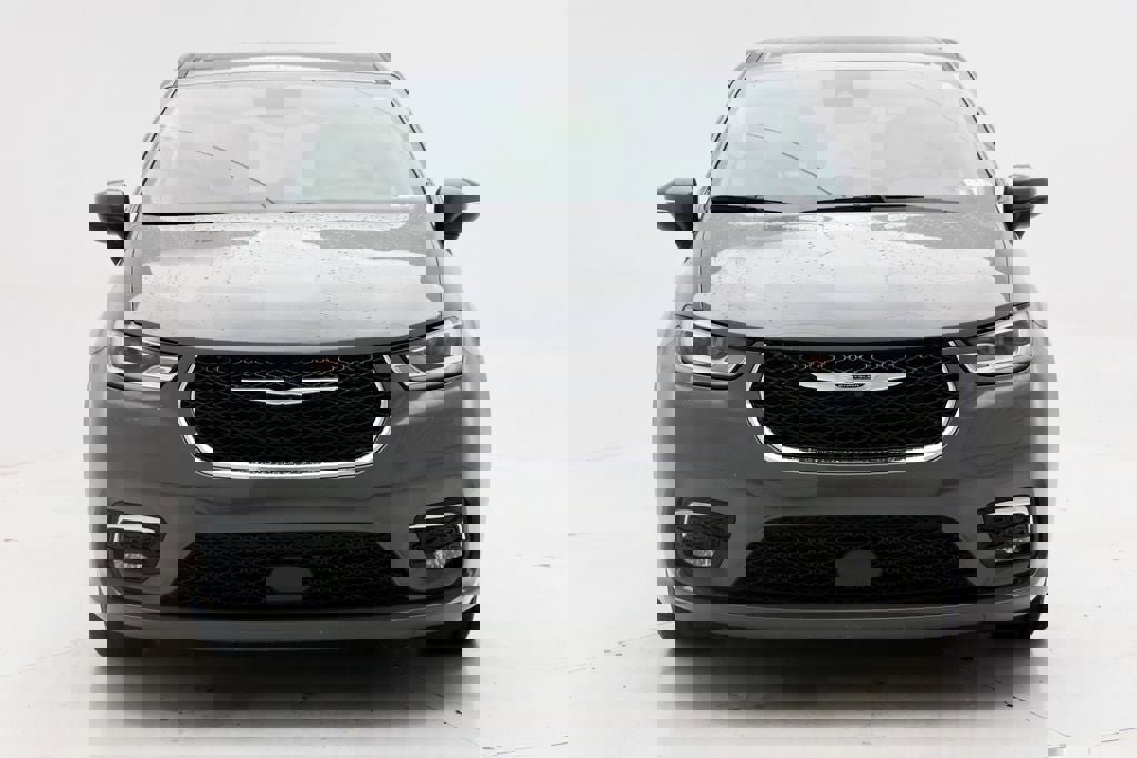 Used 2023 Chrysler Pacifica Touring-L image 4