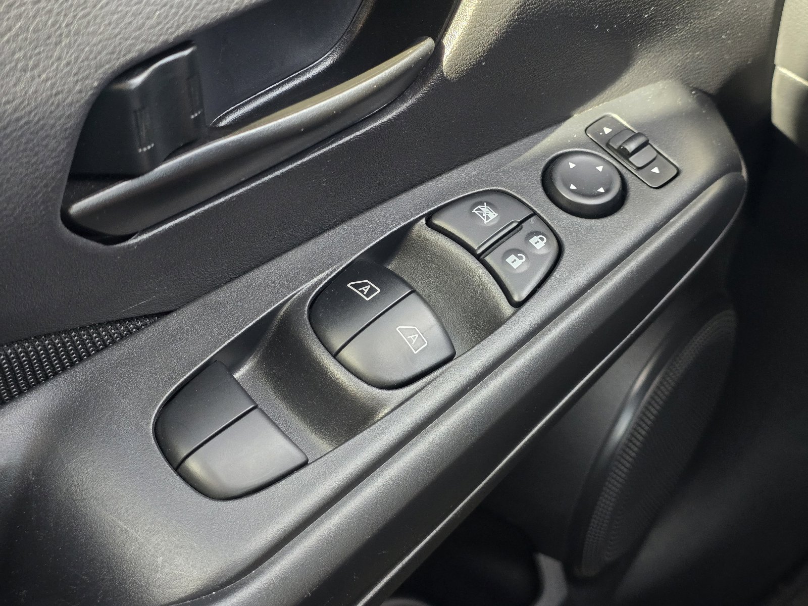 Used 2025 Nissan Kicks Play S image 22