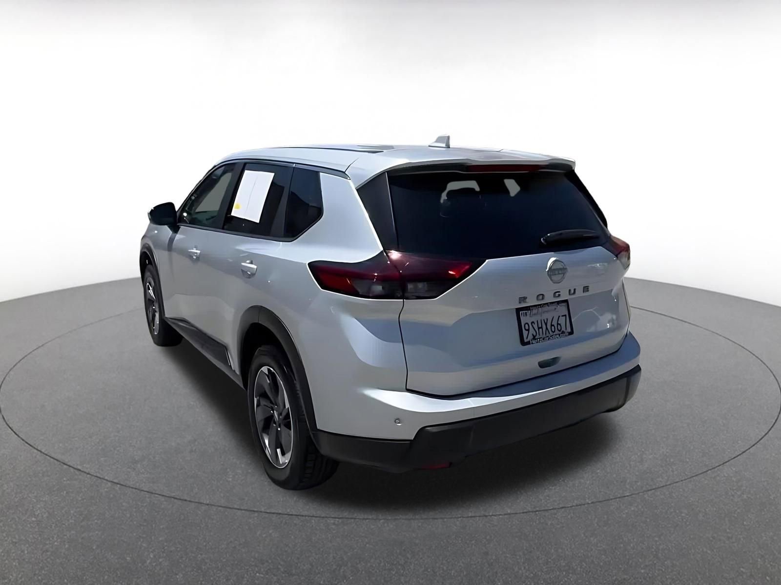 Used 2025 Nissan Rogue SV FWD image 11