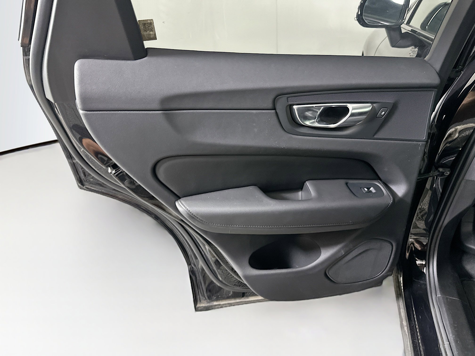 Used 2025 Volvo XC60 B5 Plus image 27