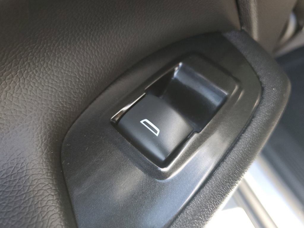 Used 2022 Chevrolet Equinox Premier image 17