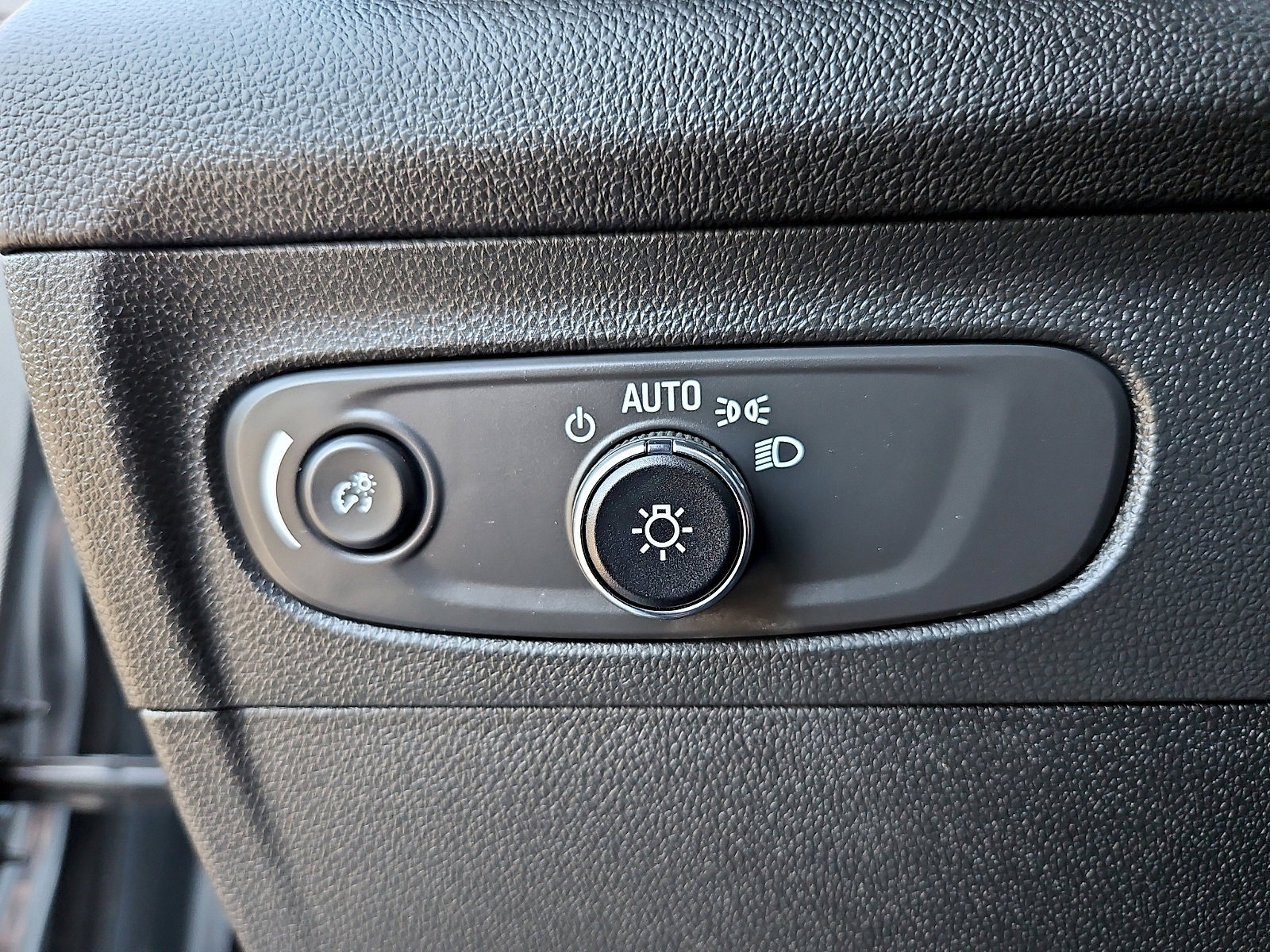 Certified 2023 Buick Envision Preferred FWD image 24