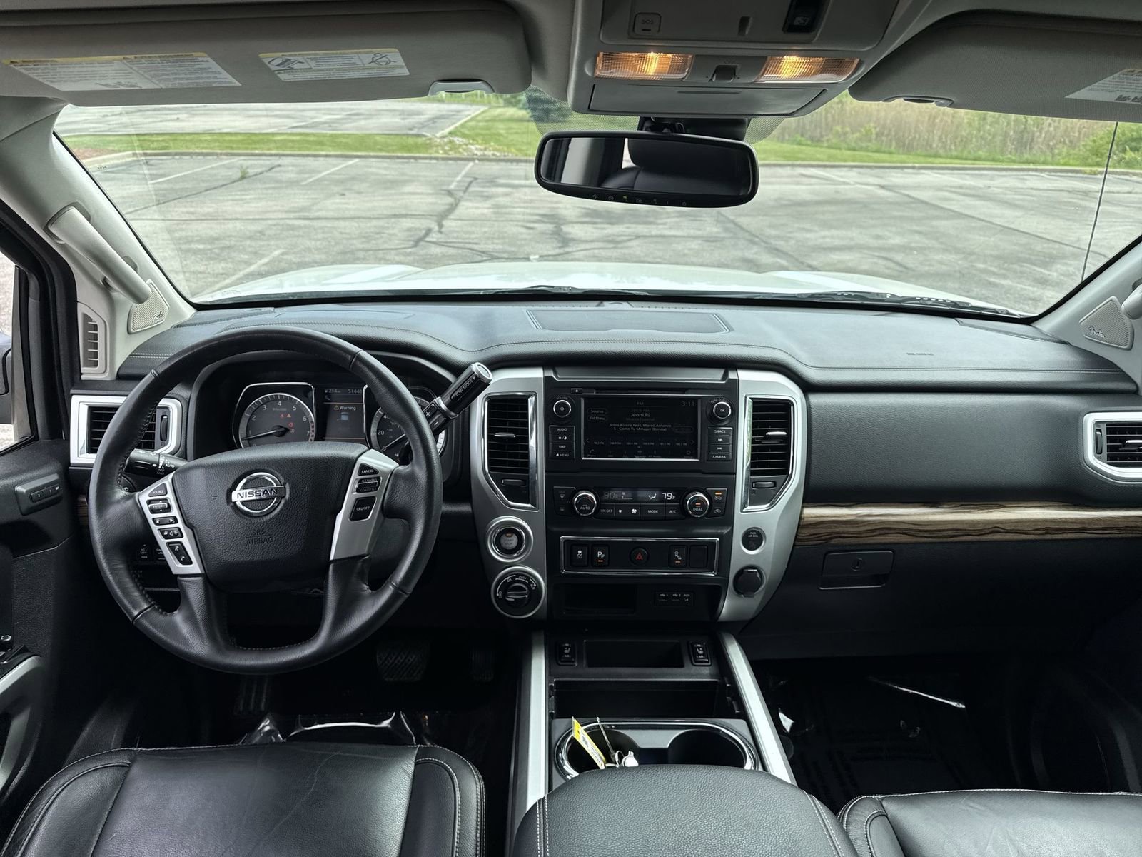 Used 2019 Nissan Titan SL AWD/4WD image 11