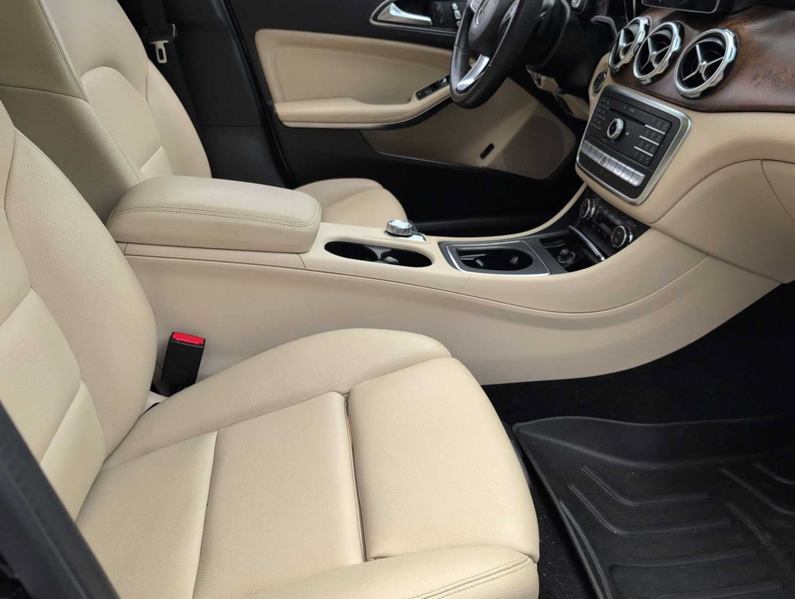 Used 2020 Mercedes-Benz GLA 250 4MATIC image 21