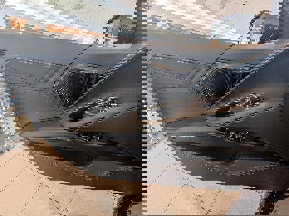 New 2025 Chevrolet Corvette E-Ray w/ Stealth Interior Trim Package image 10