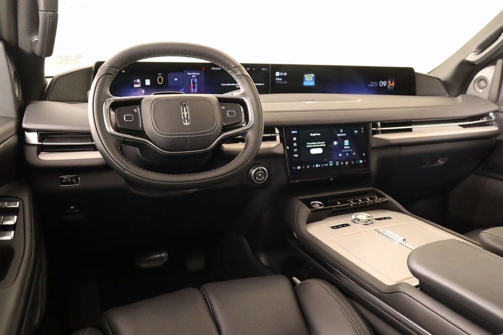New 2025 Lincoln Navigator Reserve w/ Jet Appearance Package image 2