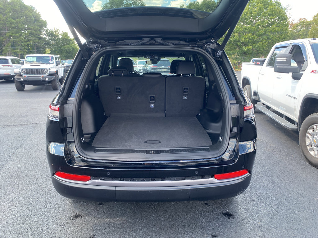 New 2027 Jeep Grand Cherokee Altitude AWD/4WD image 14