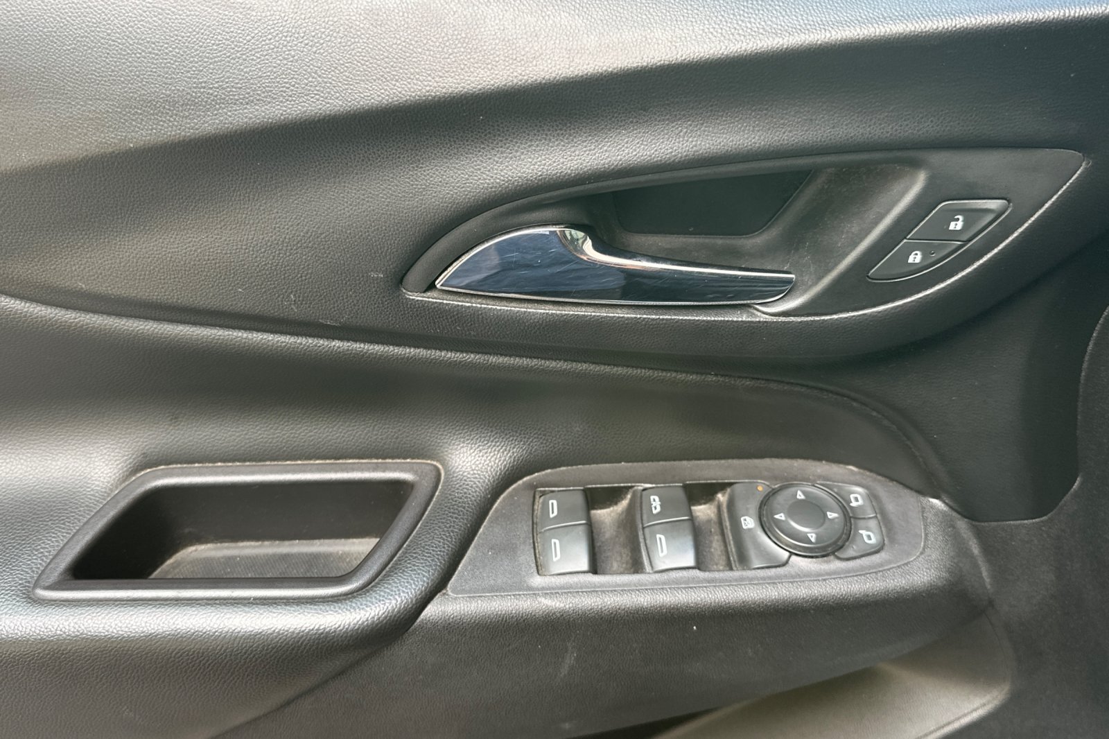 Used 2019 Chevrolet Equinox LT FWD image 12