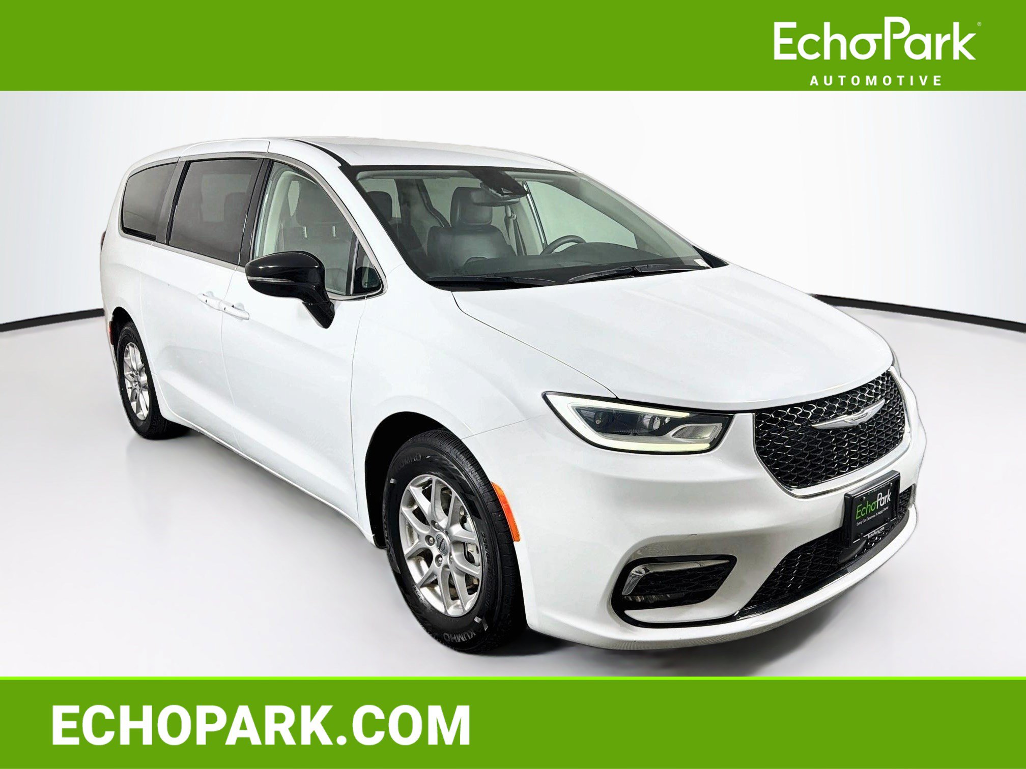 Used 2024 Chrysler Pacifica Touring-L FWD image 1