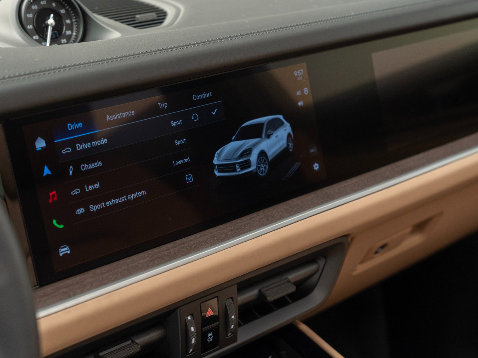 Certified 2025 Porsche Cayenne S image 29