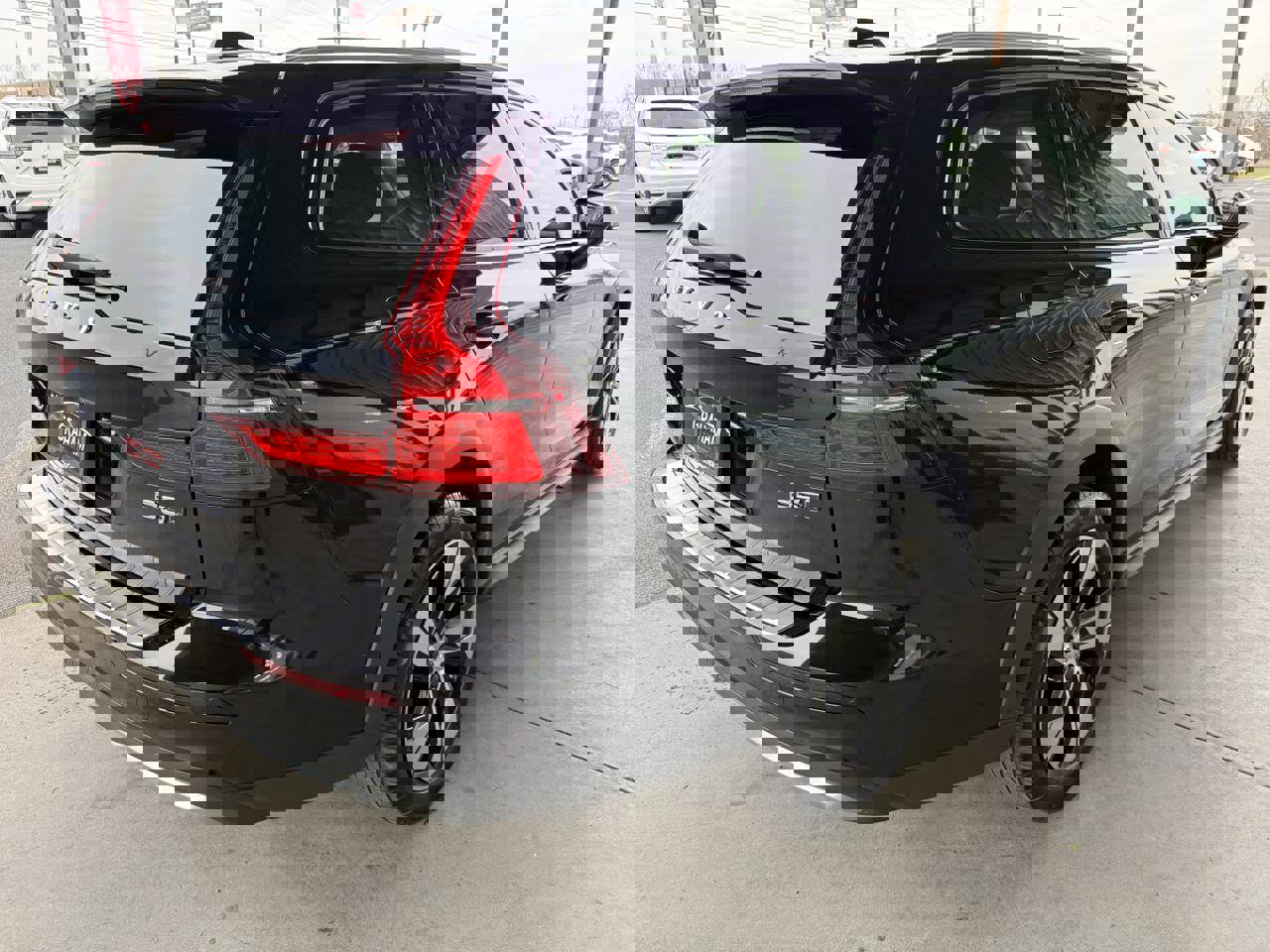 Used 2024 Volvo V60 B5 Cross Country Plus image 4