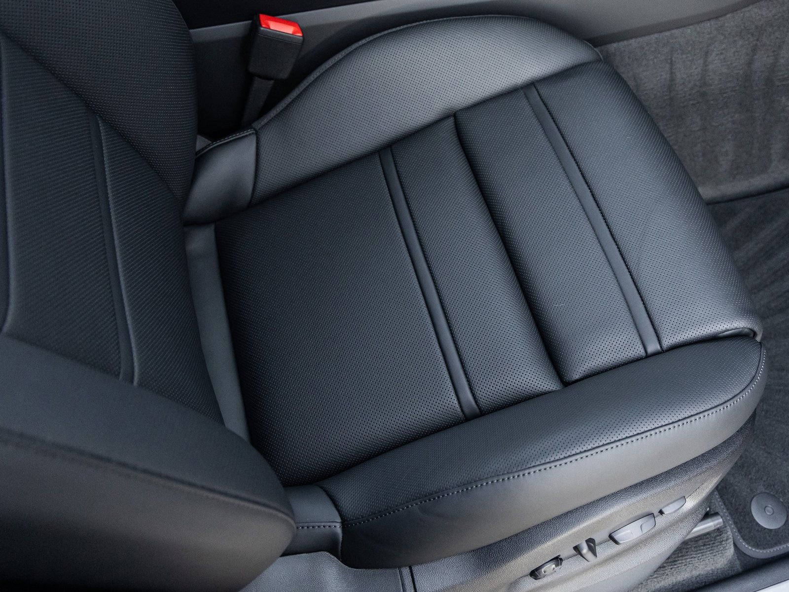 New 2026 Porsche Cayenne S image 43