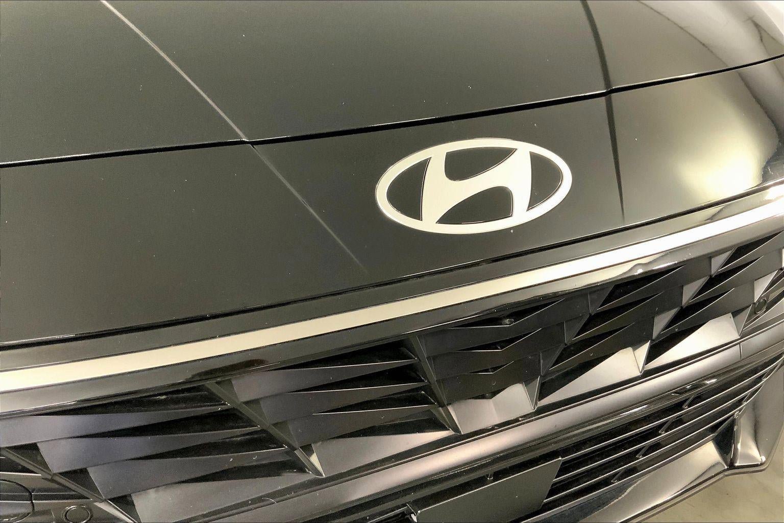 Used 2025 Hyundai Elantra Limited image 29
