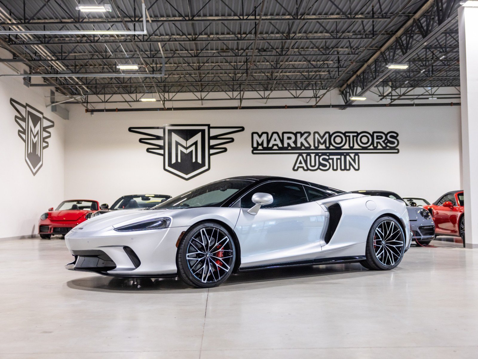 Used 2022 McLaren GT RWD image 1
