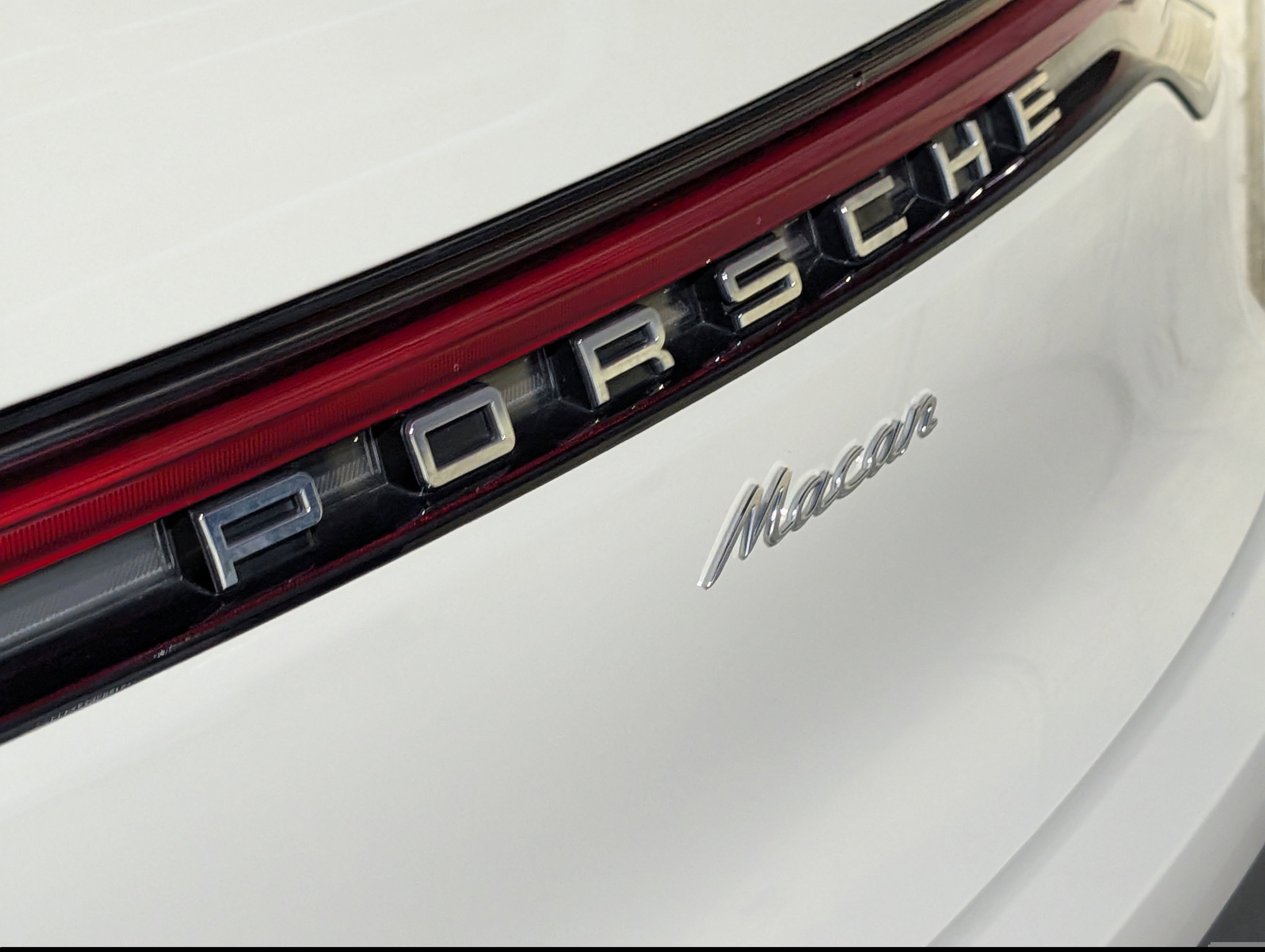 Certified 2022 Porsche Macan image 14