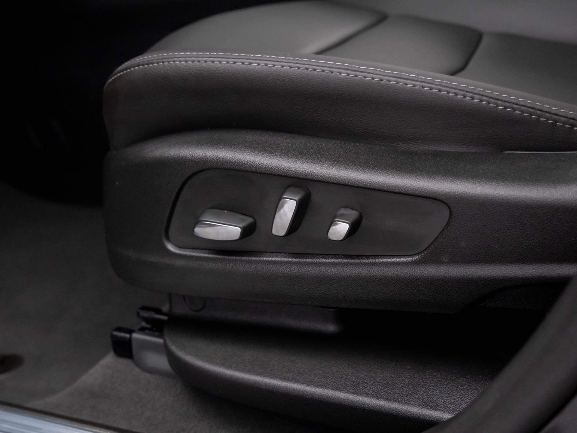 New 2026 Cadillac XT5 Premium Luxury w/ LPO, Floor Liner Package image 17