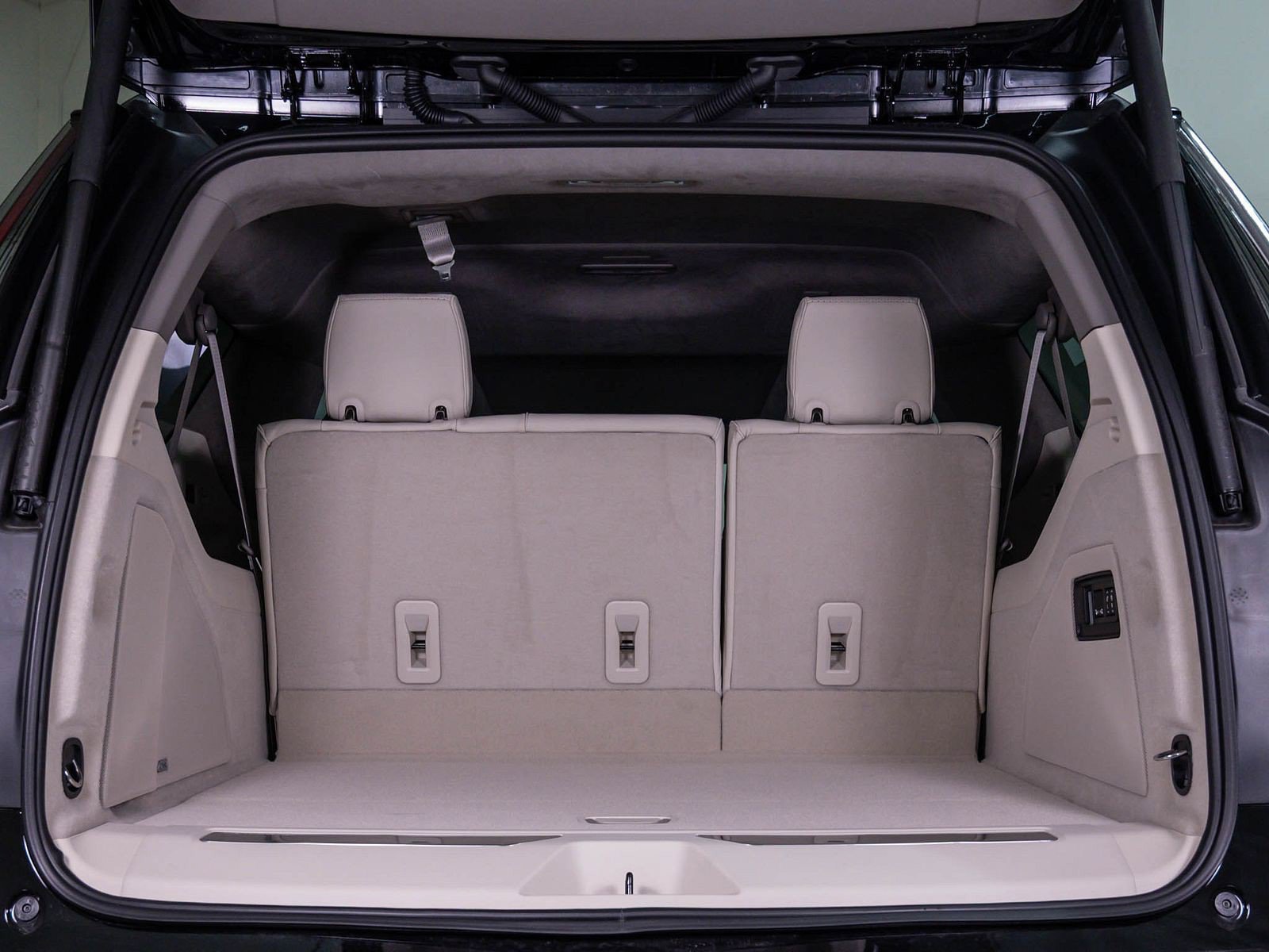 Used 2026 Cadillac Escalade ESV Platinum Sport AWD/4WD image 8