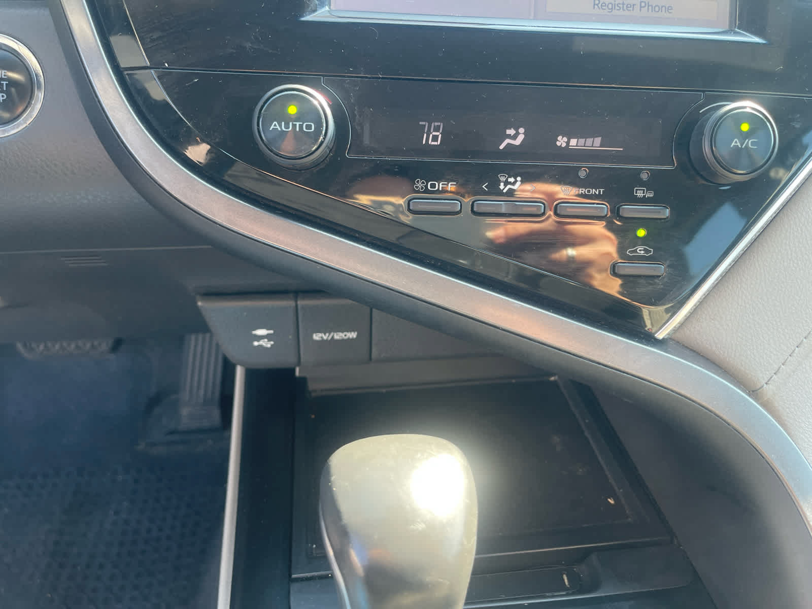 Used 2018 Toyota Camry SE w/ Convenience Package FWD image 16