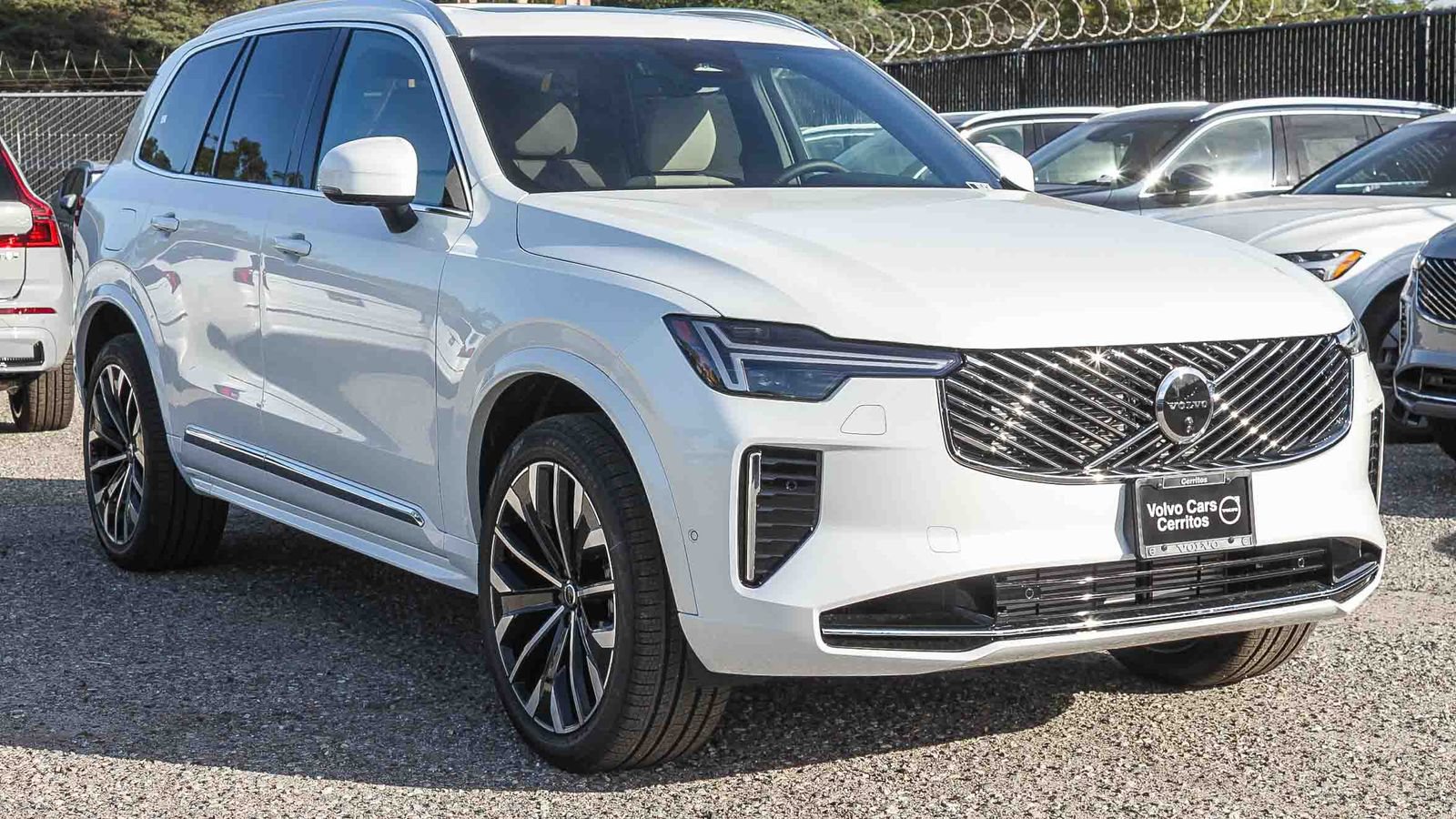 New 2026 Volvo XC90 T8 Plus w/ Protection Package Premier AWD/4WD image 3