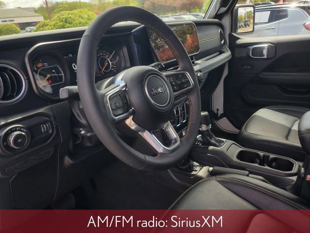 Used 2025 Jeep Wrangler Unlimited Sahara w/ Technology Group AWD/4WD image 17